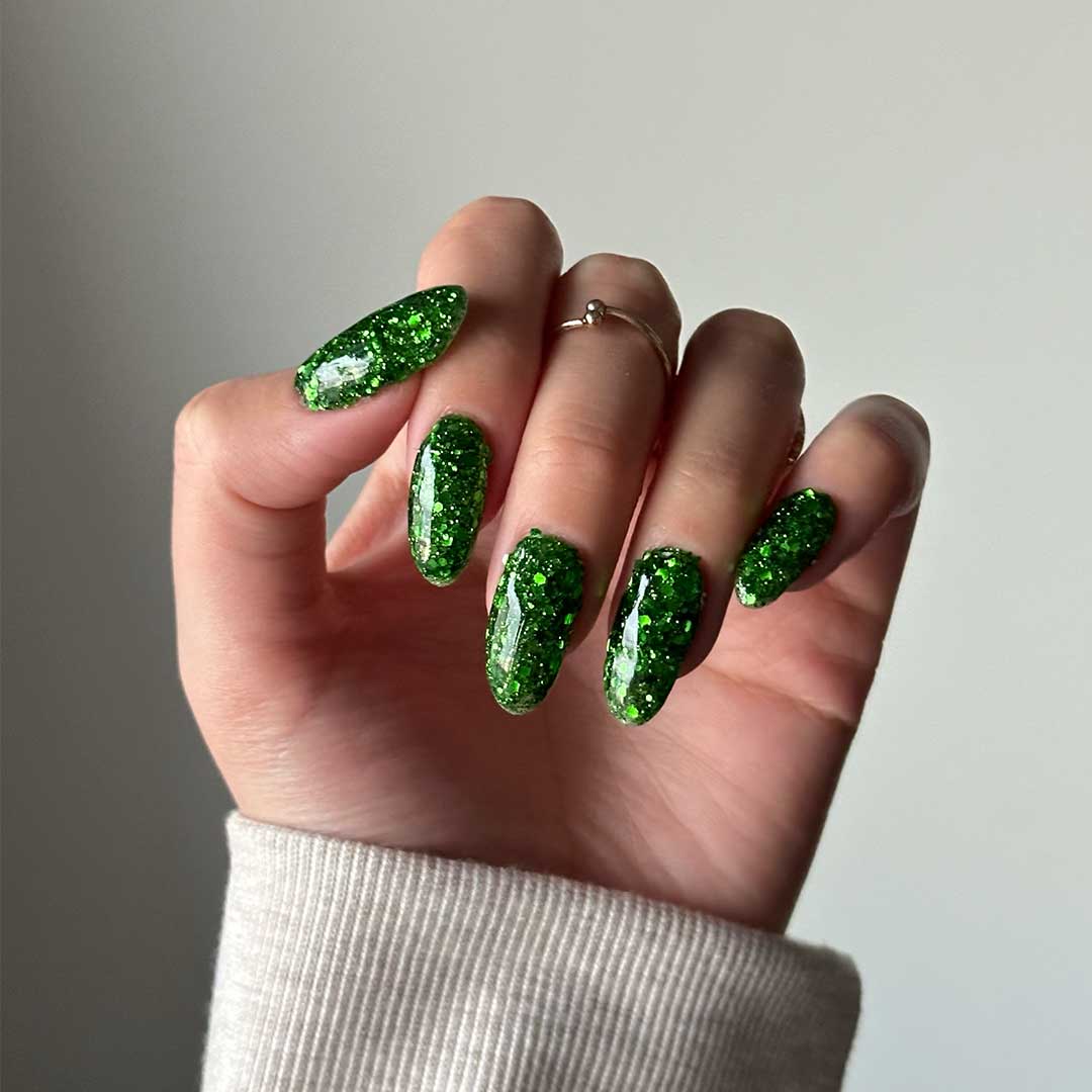 Emerald Green Nail Art That Shines