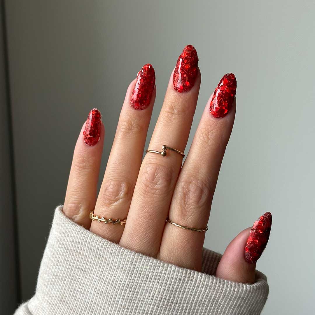 Sparkling Holly-Inspired Christmas Nails
